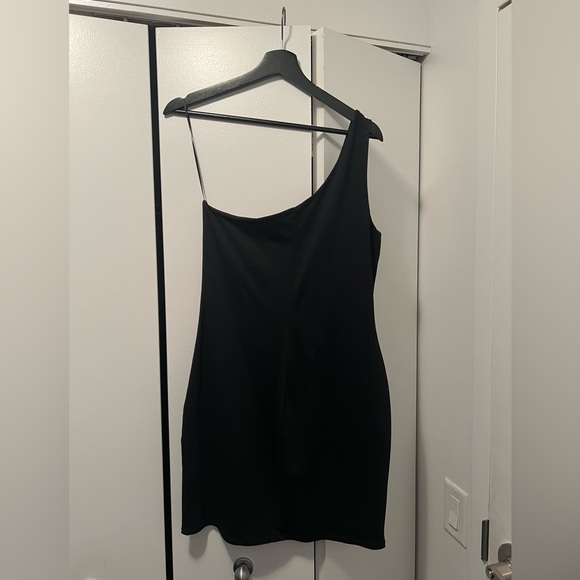 One shoulder black dress - Picture 3 of 4